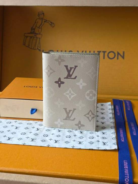Picture of Louis Vuitton Wallets _SKUfw238757374fw